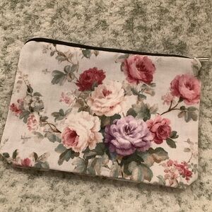 Baroque Roses Floral Women's Cosmetic Zipper Bag Travel NWT 8.5” x 6”